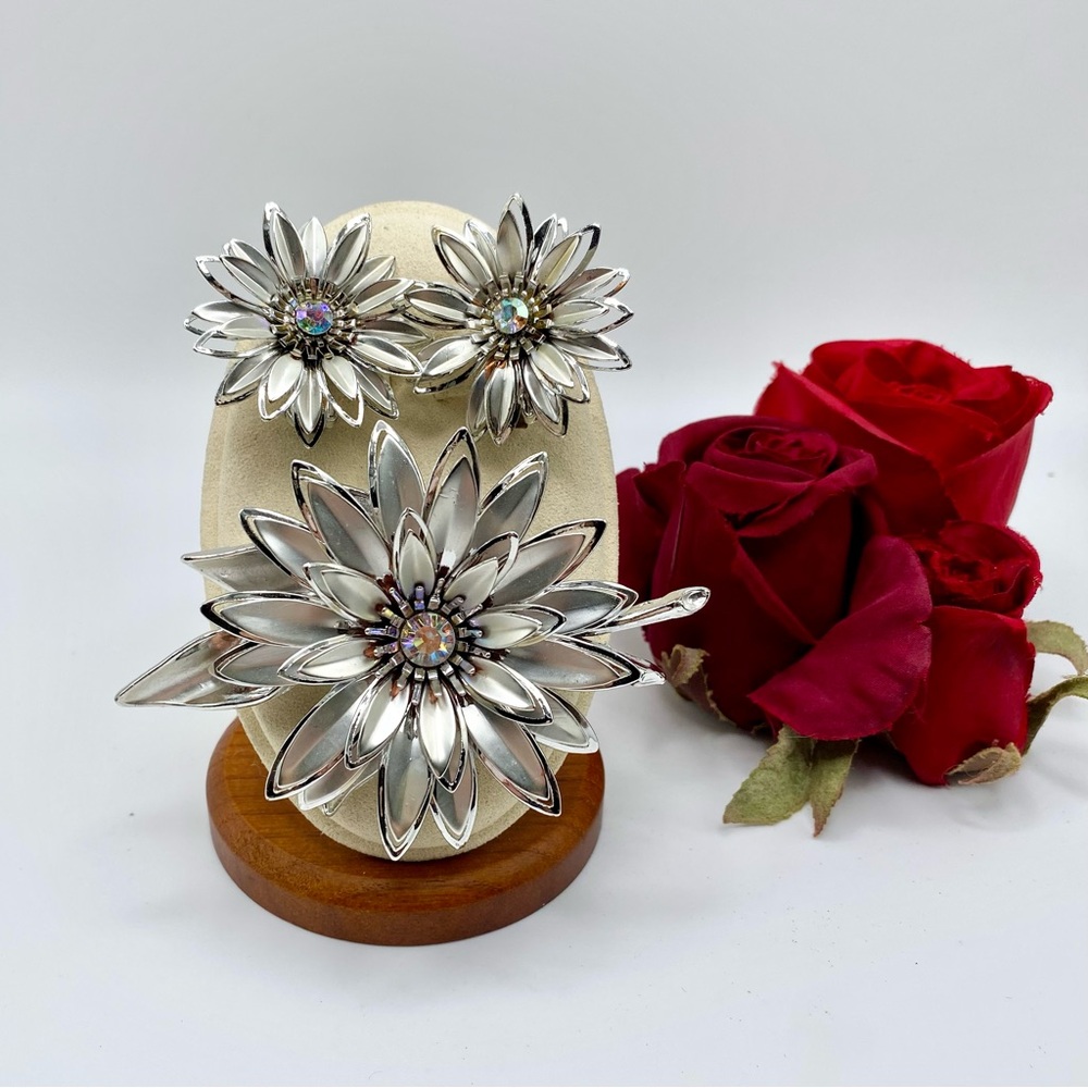 Vintage Mid Century Silver Frosted Daisy Matching Set Brooch Earrings
